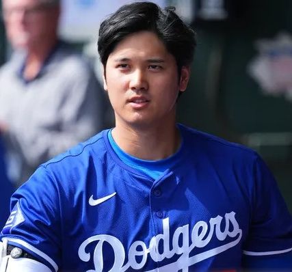 Remember when you hear the comparisons of Shohei Ohtani to Babe Ruth that the Babe never once struck out more than 3 batters in a season that he hit 30+ homers.  It's true.

No one's ever done anything like this before.