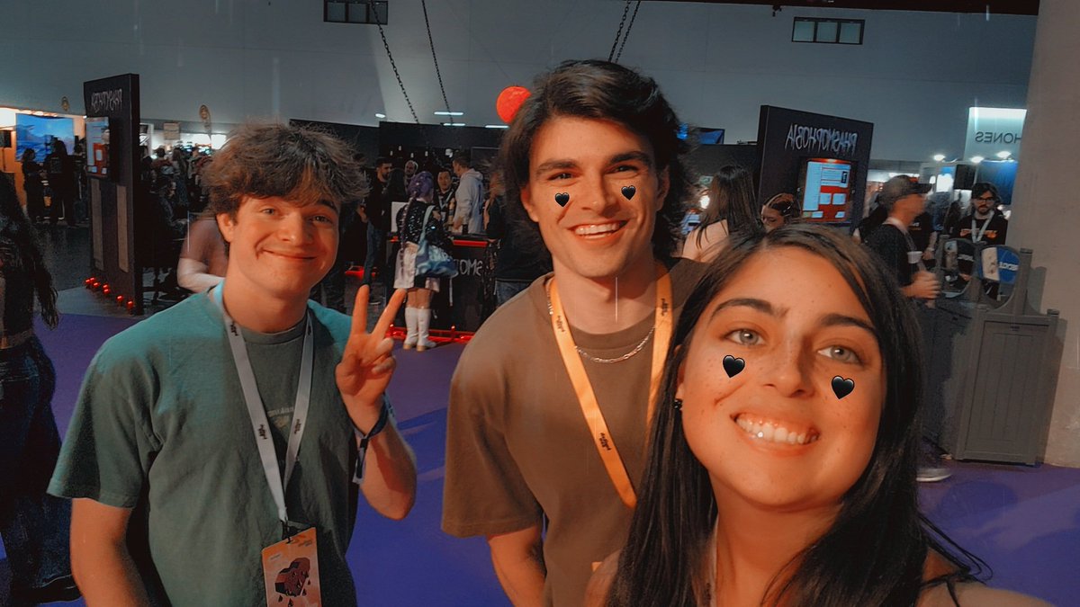 lnfinatedreams's tweet image. Bothered these guy's for a photo, completely forgot to ask for a signature 💀 but at least I gave em stickers😋

@TubboLive @FoolishGamers
#twitchcon2025 #TwitchCon