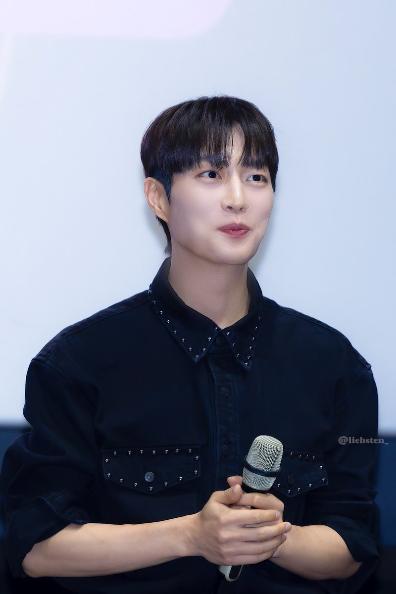 liebsten_'s tweet photo. 251009 퐁당퐁당러브 무인     

눈빛에 하트 묻었어💙🩶

#윤두준 #두준 #DUJUN 
#하이라이트 #HIGHLIGHT #비스트 #BEAST https://t.co/u1PjkL4s9R