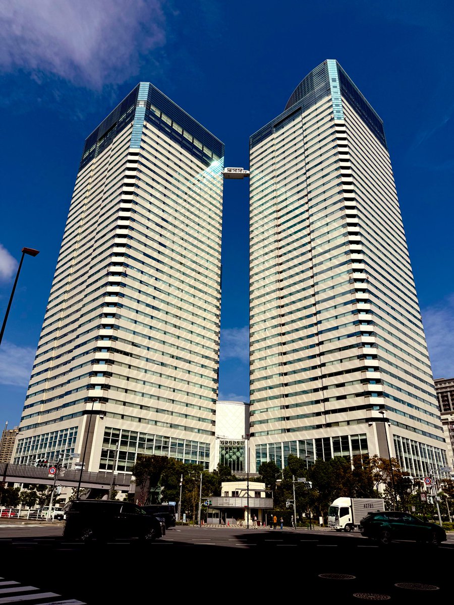 kakijkaki's tweet image. 当たり前の存在で普段はあまり気にしないけど、晴海を代表する建築物。トリトンスクエアオフィスタワー。今日も立派です。