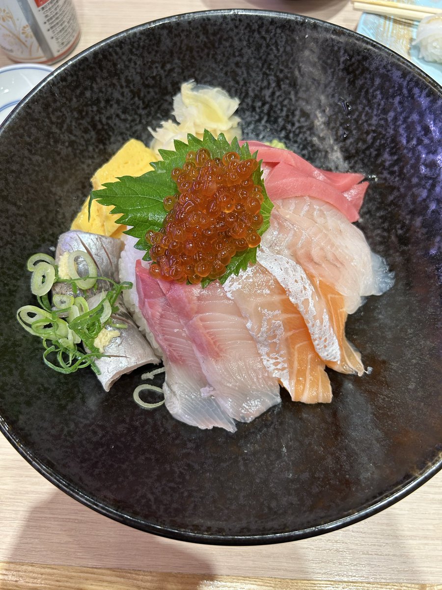 Syanon1998's tweet photo. めちゃ久しぶりの海鮮丼！🐟🦆 https://t.co/8VFK4RyIZm