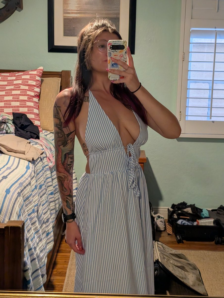 No wine tasting so I wore this out tonight. I am usually about to get in bed but instead I'm in a sports bar on the beach with a bunch of Dodgers fans.
