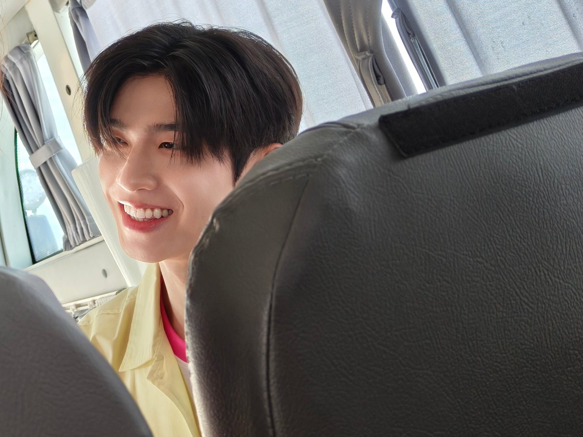 มองเธอกับมองทาง ดูเลือกไม่ค่อยยาก

#EVERPINKScentofMemoryxTMK
#EVERPINK