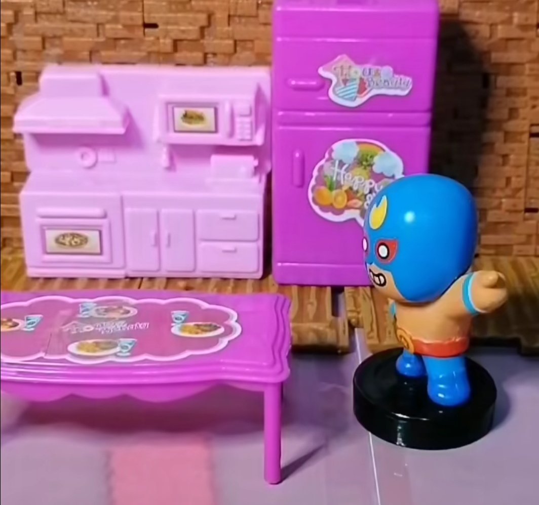 Hola soy creador de contenido oficial así que todo lo que diga y muestre es canon y yo digo que es canon que el primo tiene sus muebles de color rosa bueno eso fue todo adiós hasta la próximo que vuelva a revelar más cosas del canon del juego de móviles moba brawl stars 👋😀