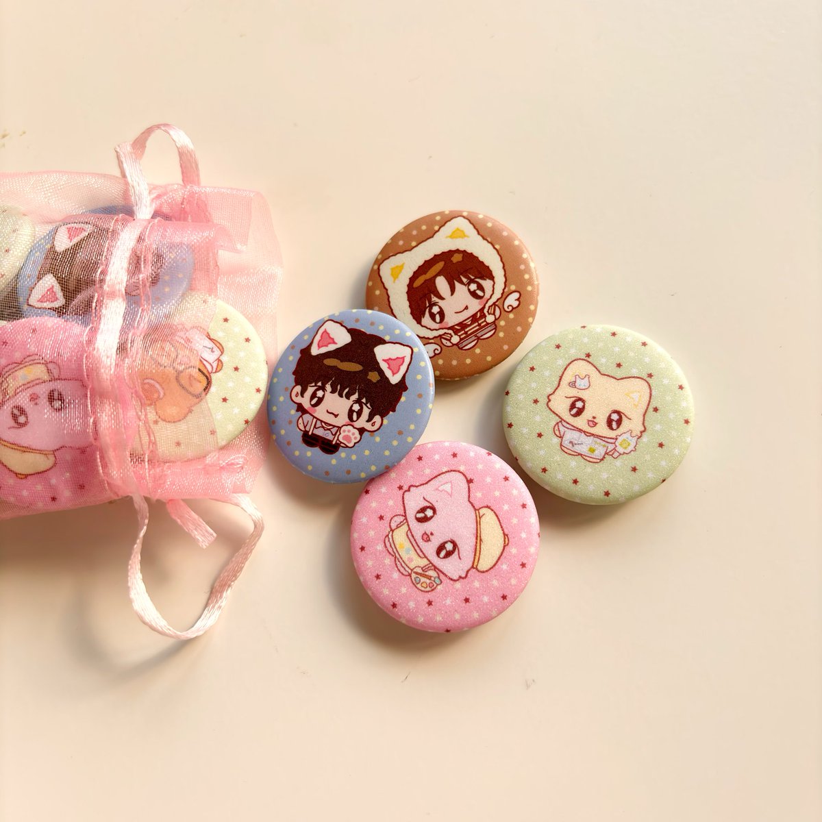 halo ! 
untuk link co shopeenya aku buka jam 11 siang ya

notes
• 1 orang 1 pin ya, kalo yg kemarin udah dapet please give a chance to other person🩷

• semua jenis pinnya akan cuma dapet 1 pc ya (RJ 1/4, DRM 1/7, HC 1 )

thank you !