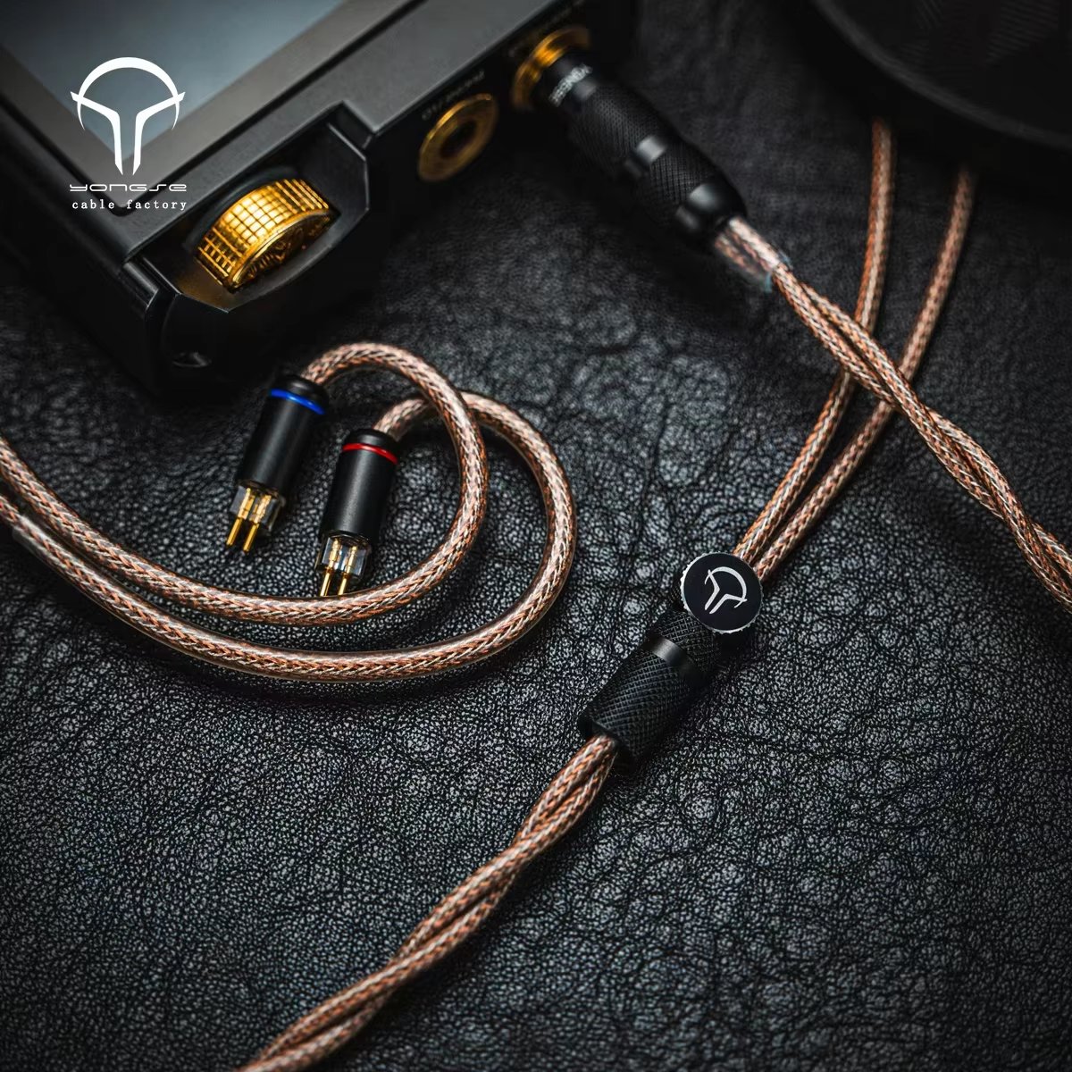 AKHiFi_Audio's tweet image. 【Yongse RedBunny Cable 🎧】

単結晶銅＆銀メッキ銅のハイブリッド構造に
グラフェン絶縁体を組み合わせた究極のケーブル✨

高音はクリアで繊細な伸び
中低音は力強く深みのある響き🎶

#Yongse #RedBunny #オーディオケーブル 
Choice URL：ko.aliexpress.com/item/100500997…