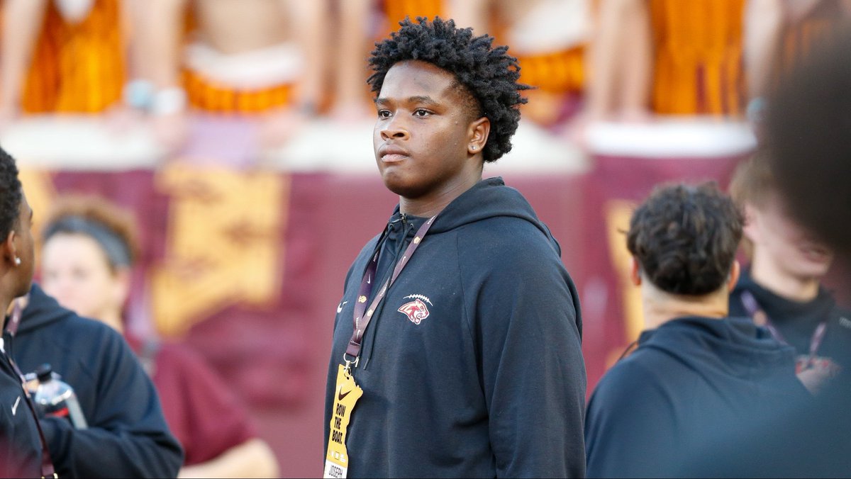 DanOwenMN's tweet image. Photo Gallery: The #Gophers played host to a slew of current commits and priority recruits for the Friday night showdown against Nebraska.
247sports.com/college/minnes…