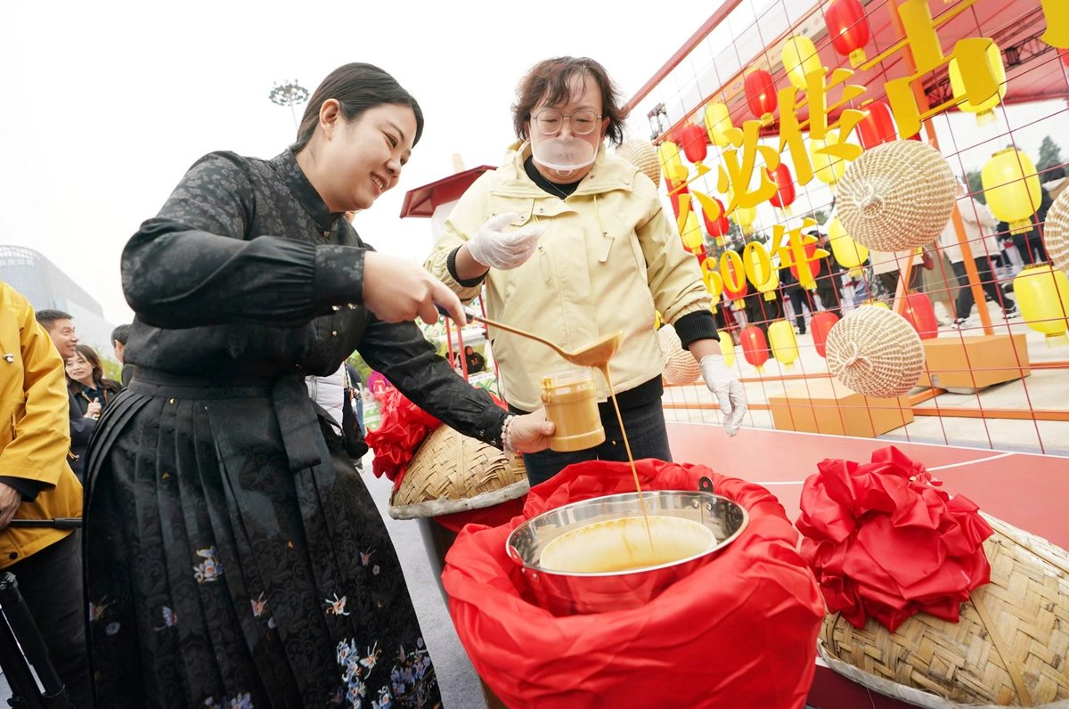 touch_beijing's tweet photo. The 7th #Liubiju #PickledVegetable Culture and #Food Festival kicked off in Beijing on Oct 16. Liubiju is a famous pickled vegetable time-honored brand in the city, which has a history of nearly 600 years. https://t.co/xTIWz7HOny