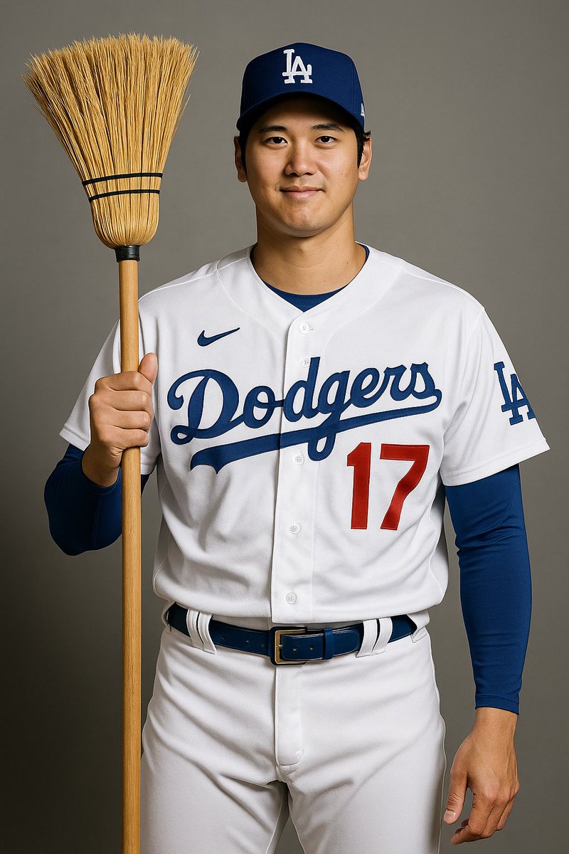 Shohei Ohtani doing a little housekeeping at Dodger Stadium. 🧹Go Blue! 💙
#Sweep #Dodgers #Ohtani #GoDodgers #DodgerBlue