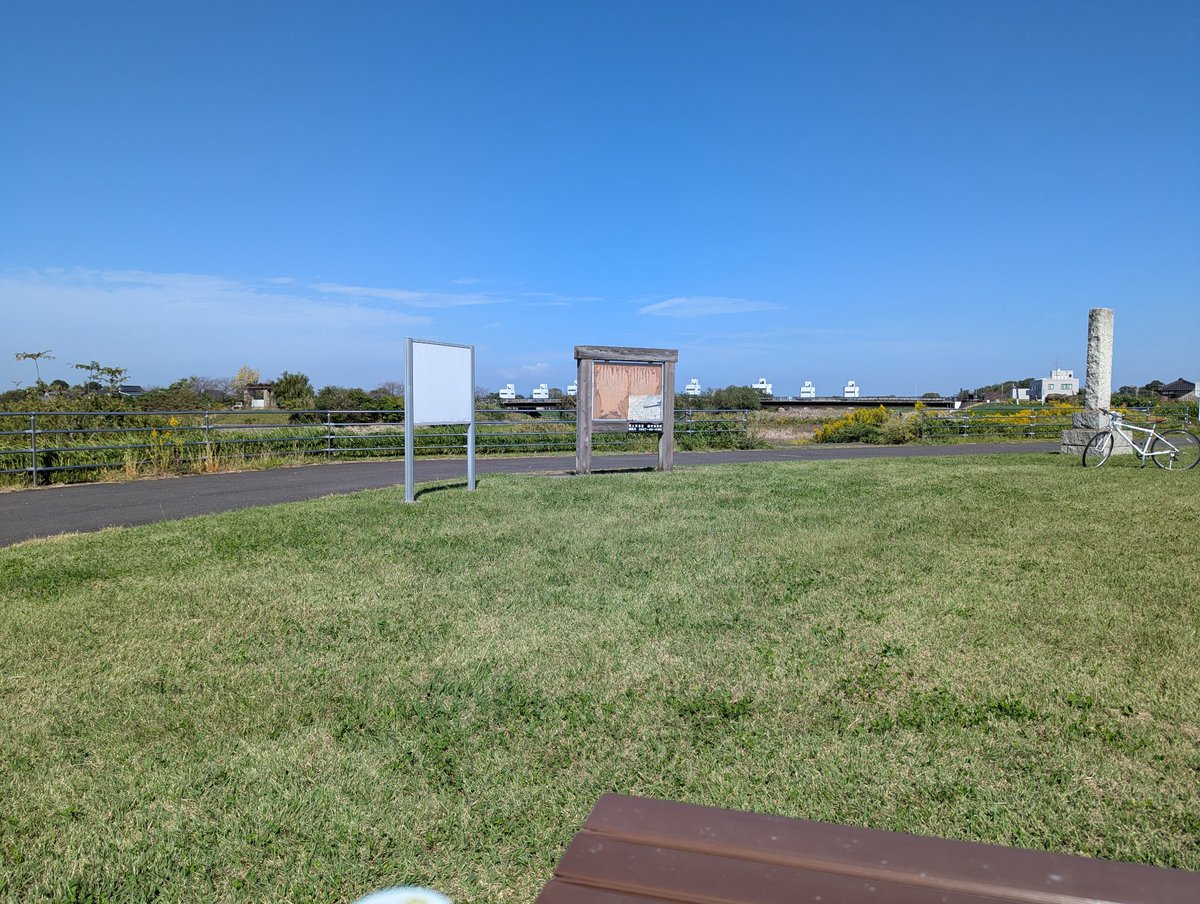 Ms_structure_DT's tweet image. あっという間に気づいたら来週はいよいよ横浜マラソン。
走ってるのは地元茨城ですが、10キロ地点で少し膝が痛くなってきたので少し休んでからもう少し頑張ります。