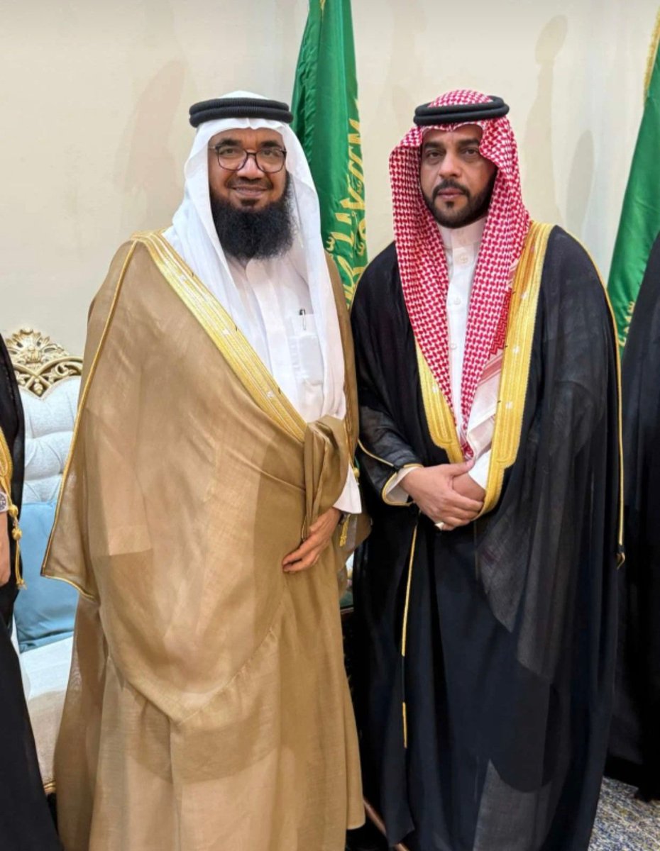 FAHAD166FA 
بارك الله لكما وبارك عليكما وجمع بينكما في خير
أبارك للأخ : خالدعمر بن حسين 
بمناسبة زواج ابنته! أسأل الله أن يملأ حياتها بالسعادة والفرح، وأن يجعل زواجها مباركًا. أتمنى لك ولعائلتك هذه المناسبة السعيدة،
[ فهد بن محمد بن حسين ]