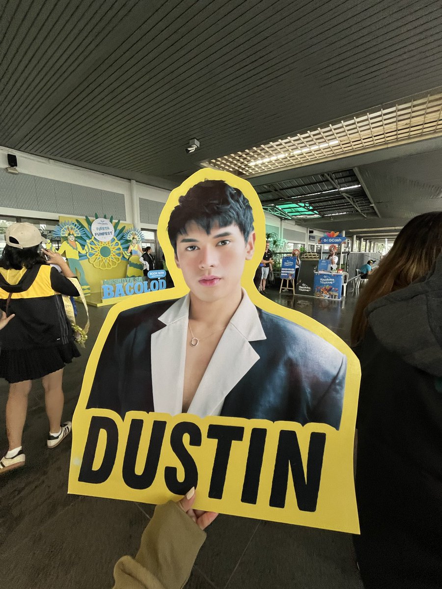 wer na u paps? dito na us hahahaha

MASSKARA SMILES WITH DUSTIN
MASSKARA SMILES WITH DUSTIN