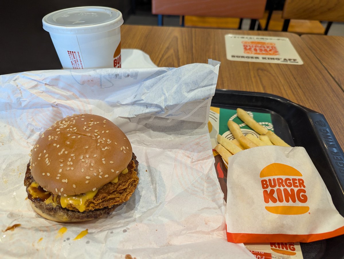 病院受診で朝食べてなかったのでハンバーガー食べます。