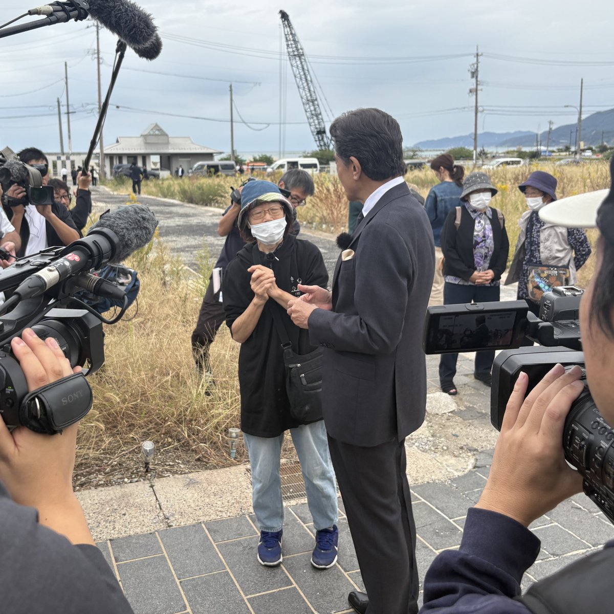 #舘ひろし さん&amp; #眞栄田郷敦 さん&amp; #尾上眞秀 さんが輪島・朝市通りへ。
輪島市長と一緒にロケ地を再訪問いたしました。

#港のひかり
#港のひかりジャパンプレミア
