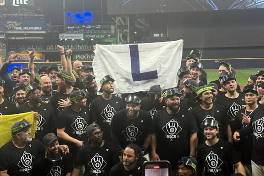 VelascoDenise_'s tweet image. LIFE COMES AT YOU FAST