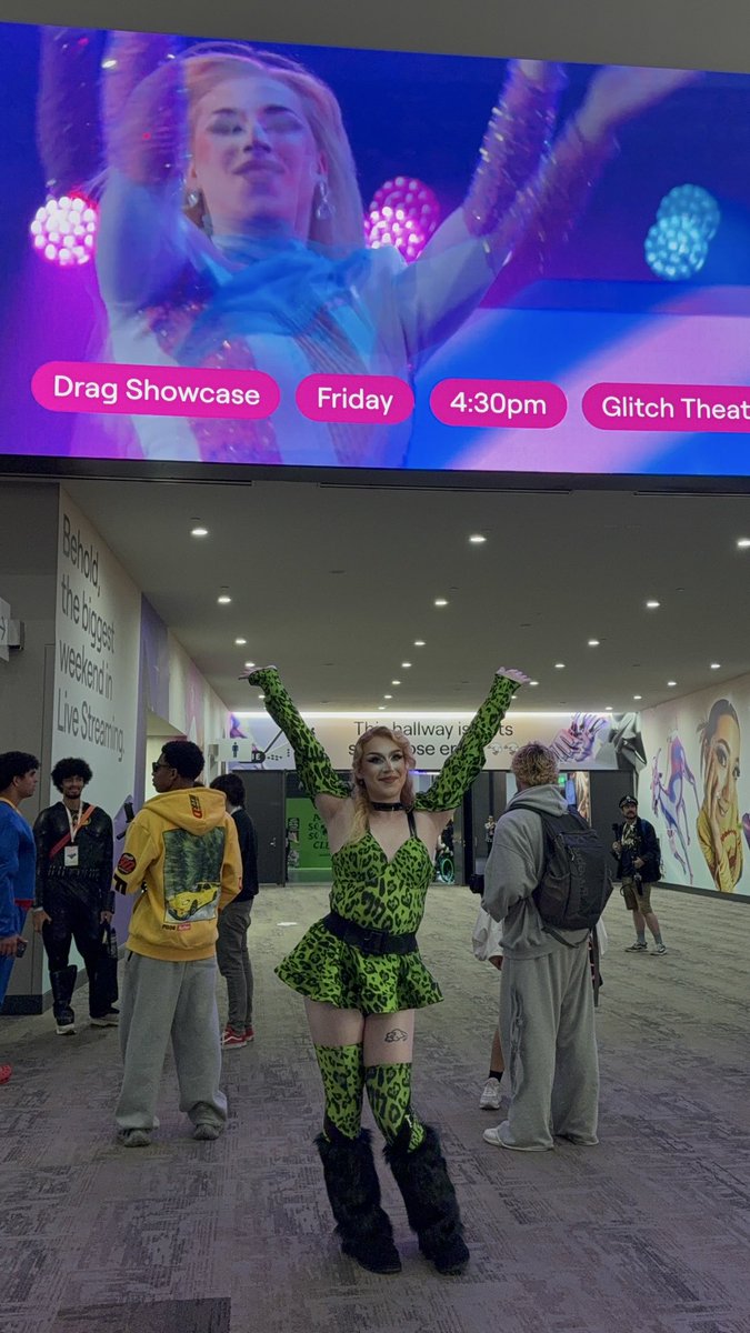 nemesislacroix's tweet image. THEY GOT ME ON THE JUMBOTRON BABYYYY!!!!!! 🥹 Thank you #TwitchCon 💜