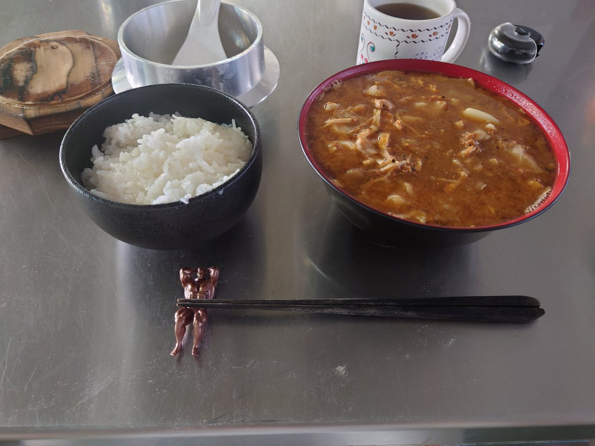 今日の仕事メシ
赤だしと見せかけてカレースープ