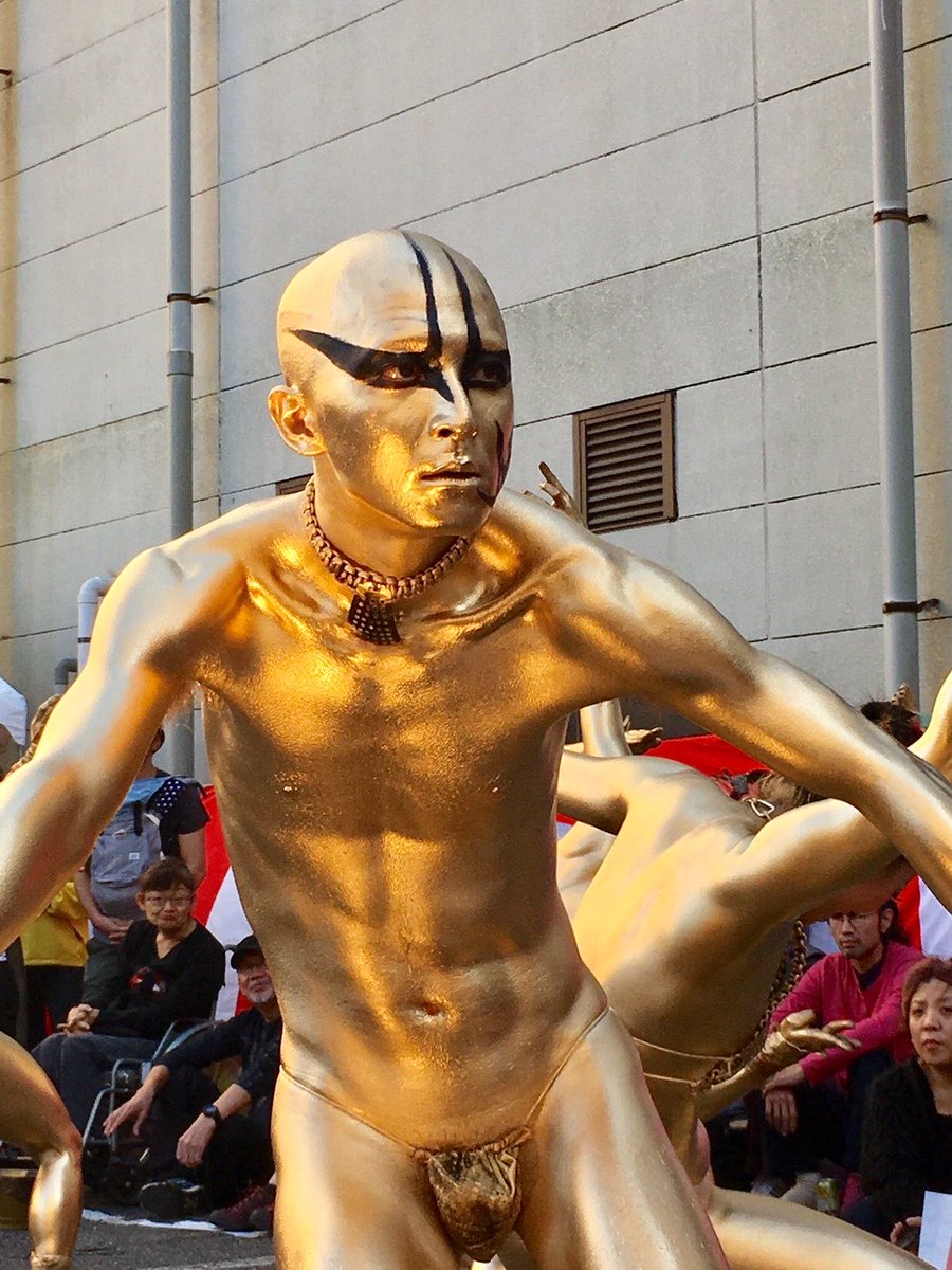 本日！！

大駱駝艦 in 三茶de大道芸！
10月
18日㊏
14:00～プラザ
16:00～NTT広場

19日㊐
15:00～NTT広場
17:00～プラザ

7年振りに！
arttown.jp

※写真はその時の...