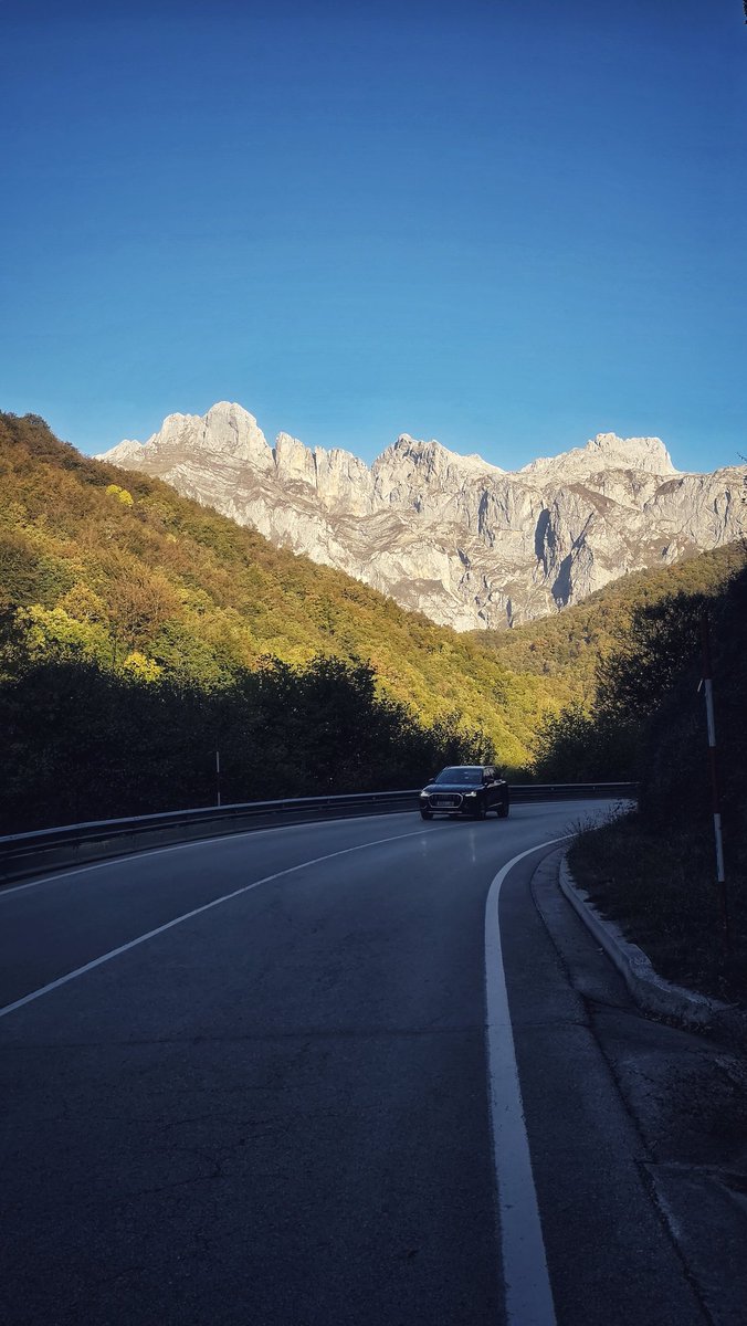 Dicen que se aproximan cambios 🌧️, habrá que aprovechar este bonito día de otoño en Liébana. ☀️
