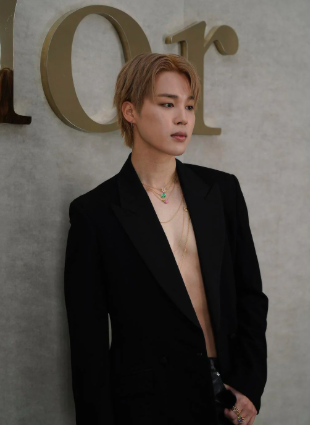 Jimin of BTS has generated $33.8M in Media Impact Value (MIV) following his appearance at Paris Fashion Week (via Launchmetrics).

It's the highest MIV for a kpop artist across all major fashion weeks.