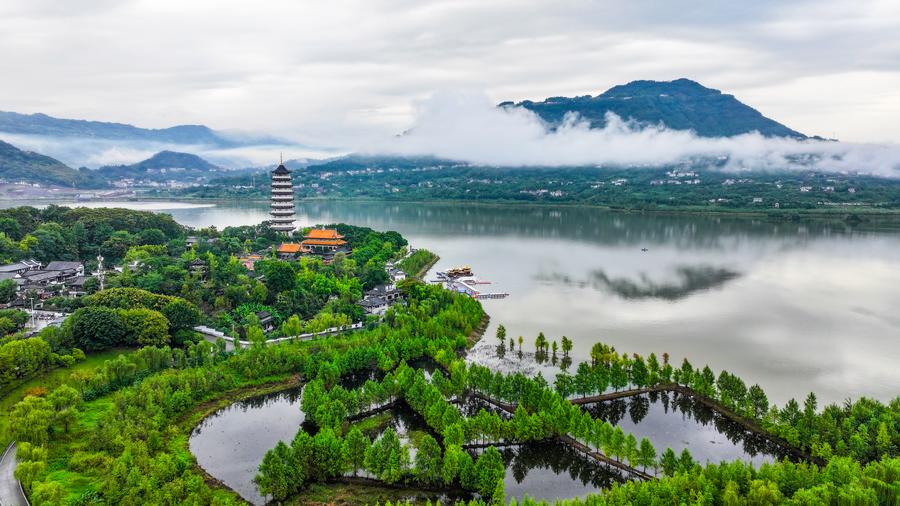 XHNews's tweet image. In recent years, Kaizhou District of southwest China's Chongqing has been making efforts to promote the environmental and ecological restoration of the Hanfeng Lake. xhtxs.cn/7zG
