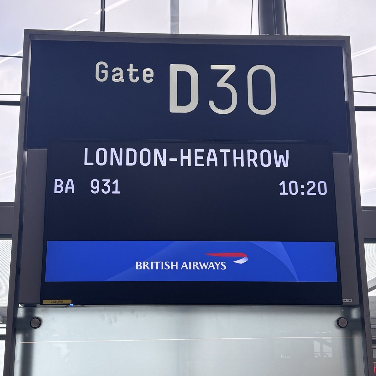 wunschock's tweet photo. „Off to London ✈️🇬🇧 – next stop: Wembley Stadium 🏟️🔥“

#London #FlyingToLondon #Wembley https://t.co/4PXLtzjL9L