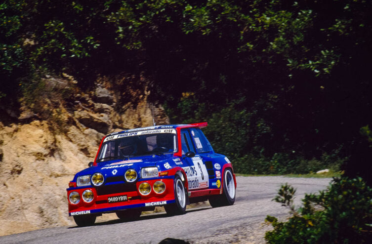 Cuarenta años después del triunfo de Jean Ragnotti en el Tour de Corse Renault alineaba un Renault Maxi 5 Turbo en el Tour de Corse Histórico 🇫🇷 

La marca gala aprovechó la 2️⃣5️⃣ edición de la prueba para presentar en Calvi su Renault 5 Turbo 3E ⚡️ 

#WRC #Rally #Legend #Car 🏎️