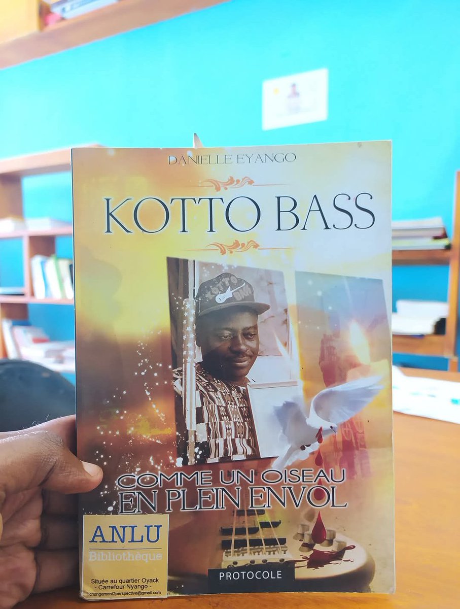 TontineLitt's tweet image. #WeekEndLecture
Aucun livre ne raconte les coulisses de la vie de la légende #KottoBass, comme celui de l'écrivaine Danielle EYANGO, "Comme un oiseau en plein envol".
L'écrivaine du mois sera l'invitée de la #TontineLittéraire le dimanche 26 Octobre dès 14h.
#BookClub237