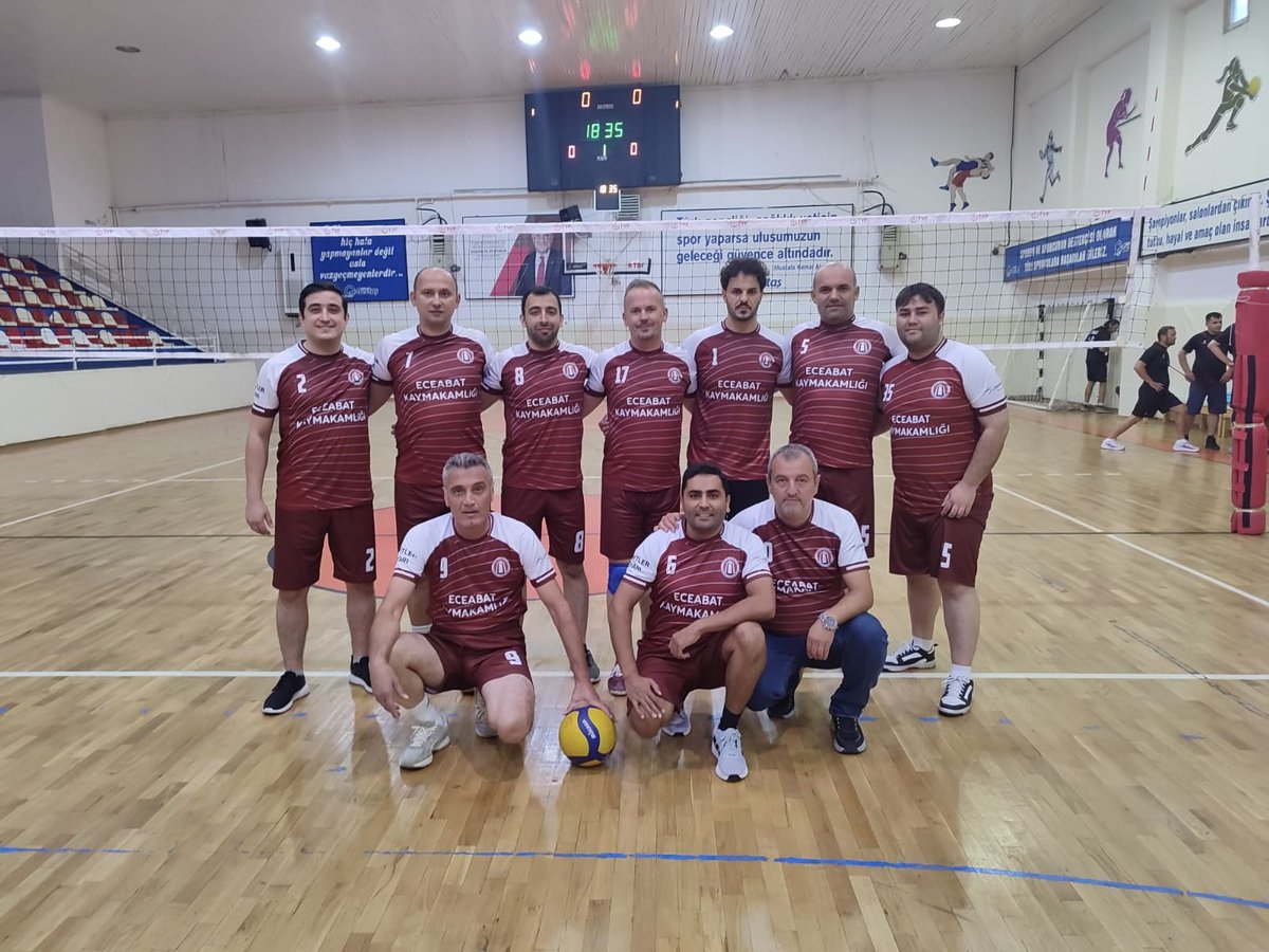 🏆 Şampiyon Eceabat 

Cumhurbaşkanlığı himayelerinde düzenlenen, 3. Kamu Spor Oyunları Çanakkale il seçmelerinde Eceabat Kaymakamlığı voleybol takımımız il birincisi olmuştur. 

Takımımız, 2-7 Kasım 2025 tarihlerinde Sakarya’da düzenlenecek olan grup müsabakalarında ilimizi