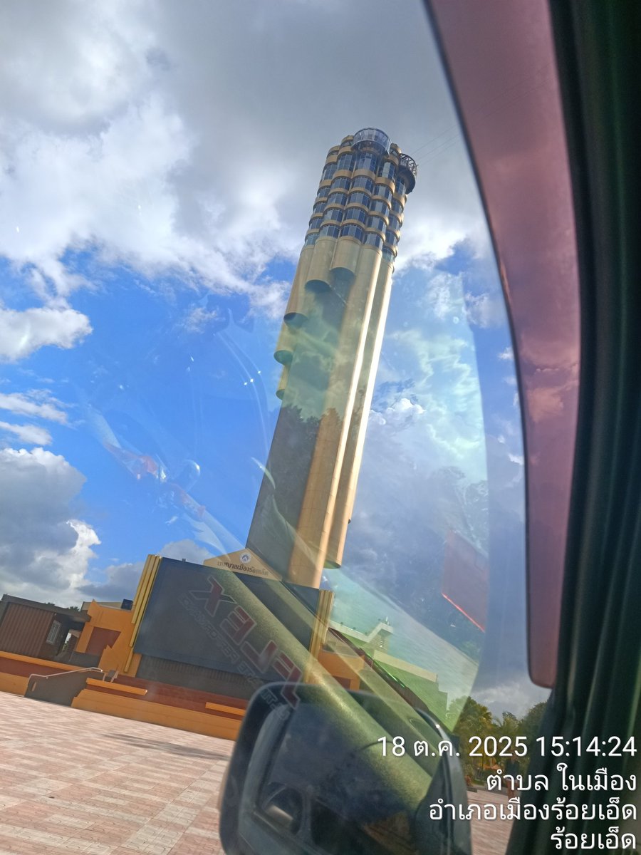 ชายกลาง tweet media