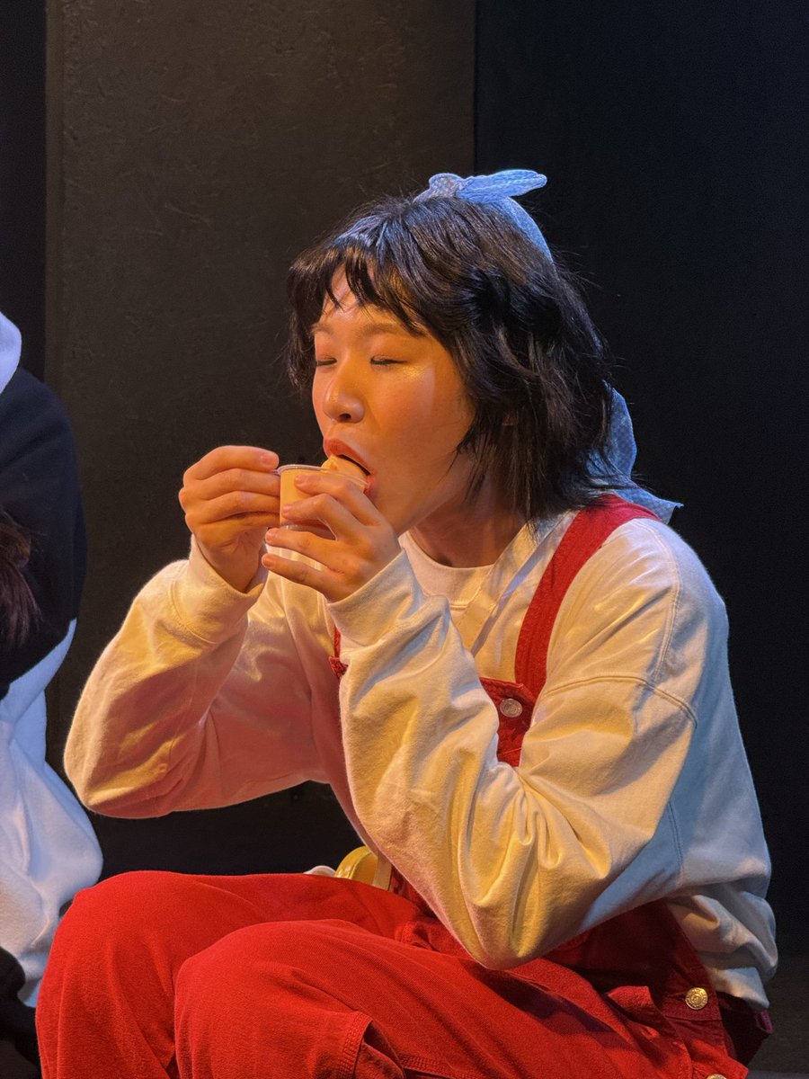 ゑ？客席もなの？
これが小劇場の真骨頂（違う）

＃シアターOM で
＃グリルOM
を観劇してきました。
ステージで演者さんがお菓子広げてプリン食って。
客席もみんなプリン食って。

優しい世界。
サイコーです。