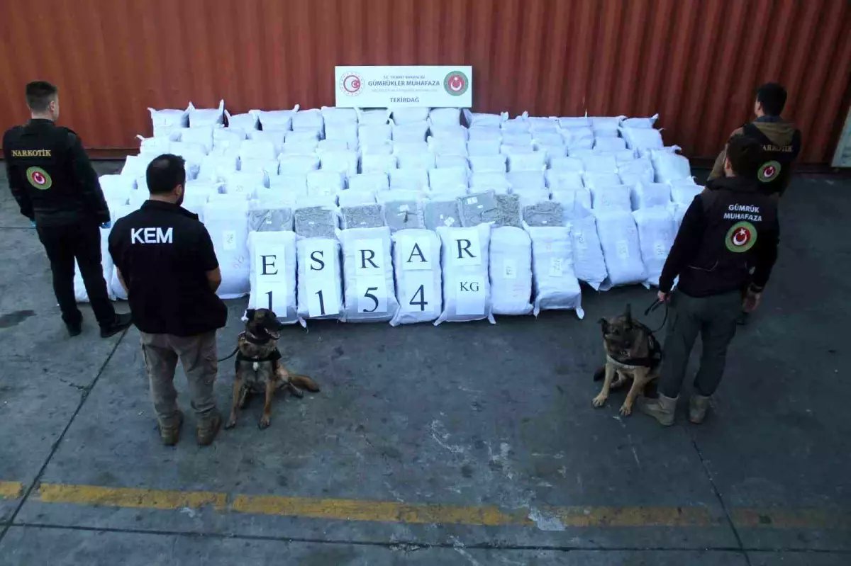 Gümrük Ekiplerinin Uyuşturucu Operasyonlarında Büyük Başarı

minthaber.com.tr/gumruk-ekipler…