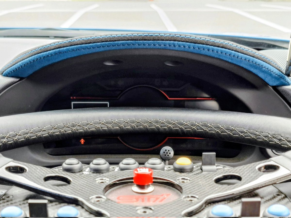 DaiBrz's tweet image. CUSTOM LINE（しげる工業）さんでメーターバイザーを製作して貰いました〜！

定番のブルーではなく、インディゴブルーをチョイス

レカロRS-Gの色味と合って狙い通り👍️
シートブーツも同社の青ステッチ仕様に交換して質感が向上しました🎵

ありがとうございました🙇

#しげる工業 
#CUSTOMLINE