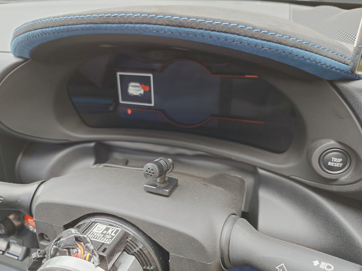 DaiBrz's tweet image. CUSTOM LINE（しげる工業）さんでメーターバイザーを製作して貰いました〜！

定番のブルーではなく、インディゴブルーをチョイス

レカロRS-Gの色味と合って狙い通り👍️
シートブーツも同社の青ステッチ仕様に交換して質感が向上しました🎵

ありがとうございました🙇

#しげる工業 
#CUSTOMLINE