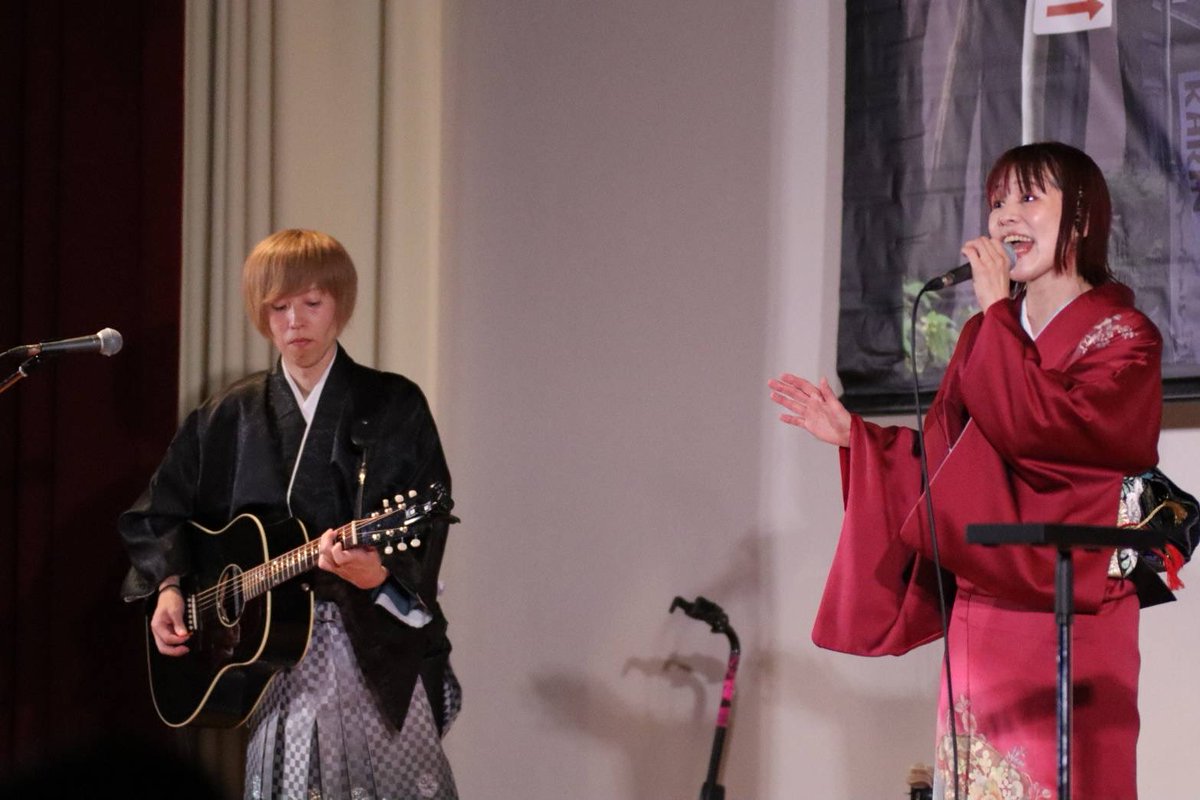 nano.RIPE様、ありがとうございました。いつもと違う和の装いで秋の湯涌にピッタリの素敵なステージでした。新楽曲「しずく」能登応援復興ソングとして書き下ろされた、お二人に気持ちのこもった名曲でした。
きみコ様にはこの後、歌唱奉納に御出演されます。