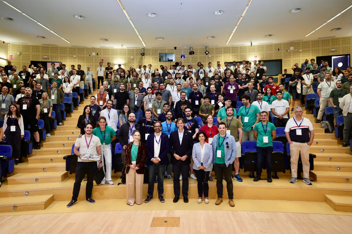 PyConES's tweet image. 🎉Hoy hemos celebrado el acto de apertura oficial de #PyConES2025 en la @pablodeolavide🐍
Un encuentro que destacó la innovación, la tecnología abierta y el espíritu colaborativo que mueve a la comunidad Python.
¡Ha comenzado el camino hacia una edición inolvidable en Sevilla!💚