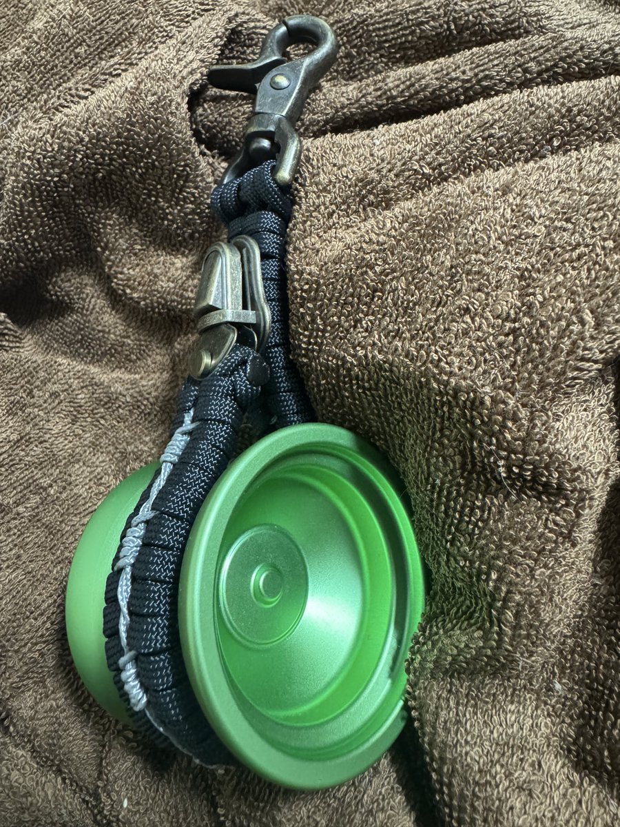 23jen's tweet image. Punks着せ替え遊び！

ウェルディストラクターLiteに着飾ってもらいました！
これがオシャレヨーヨーファッションか……！

#ヨーヨー
#Punks
#ヨーヨーホルダー
#ヨーヨーファッション部
#ヨーヨーオシャレ部
#転ばぬようにだけ気をつけます
#しかしカッコイイなオイ