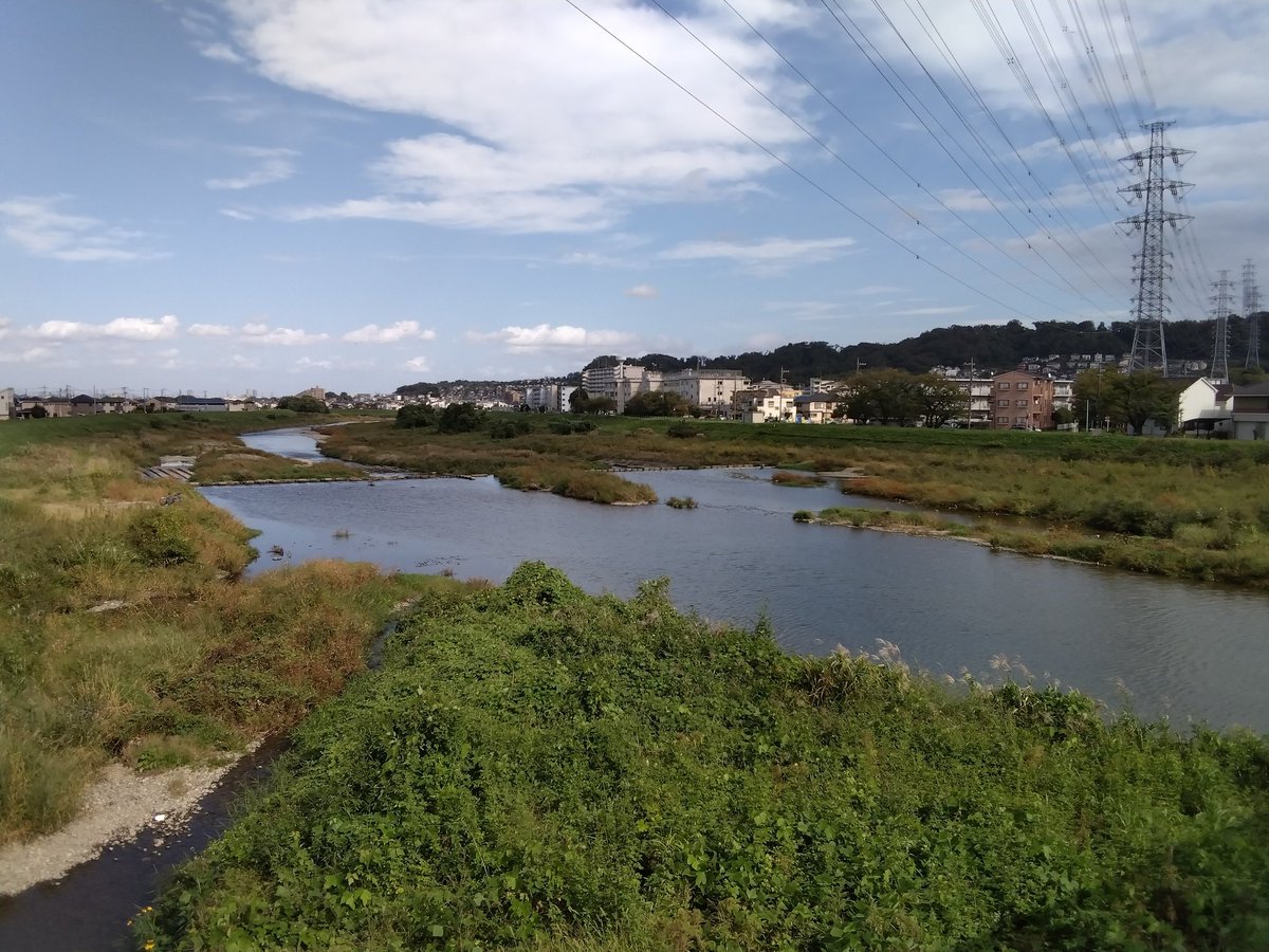 同じく浅川　結構浅い川で川釣りしてる人もいる