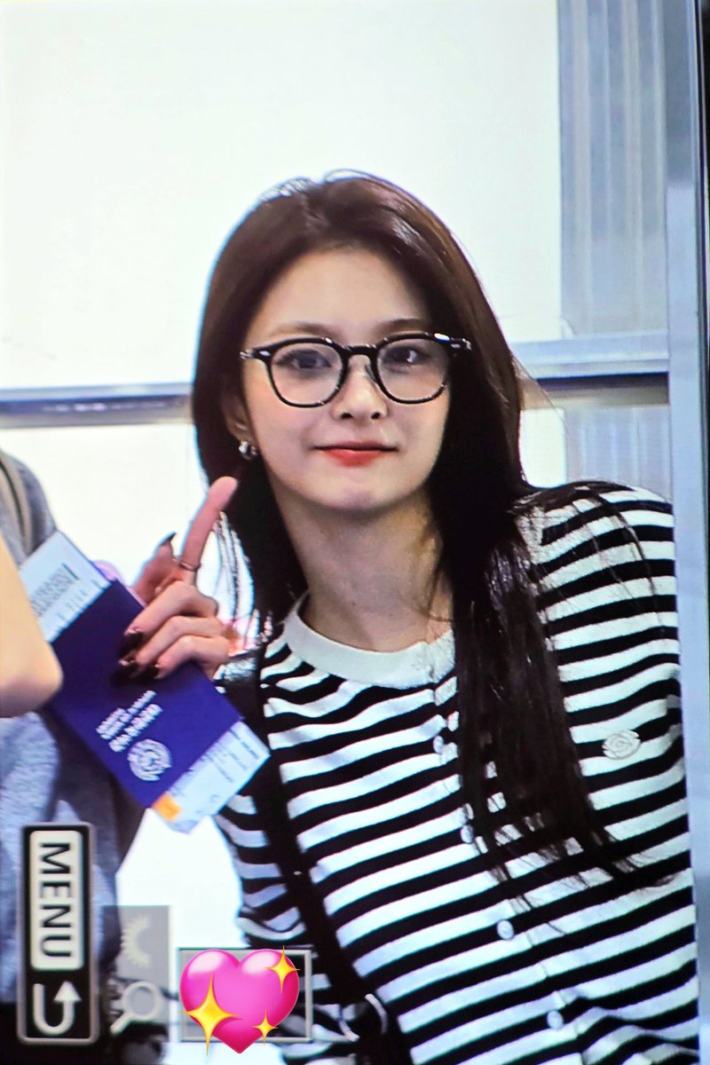 nk00_0707's tweet photo. 251018
똘똘해보여요 🤓

#프로미스나인 #fromis_9 #이나경 https://t.co/Hf1G7mZfkA