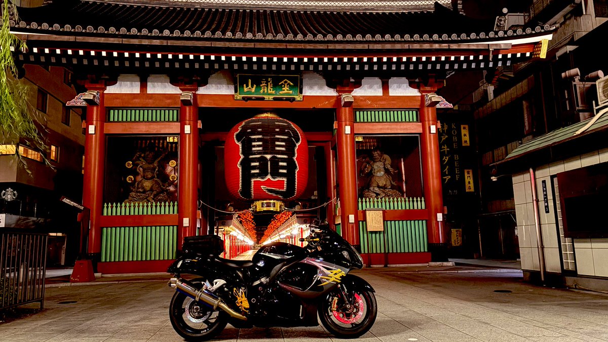 雷「門」。
 #これを見た人は愛車の背景が門の画像を貼れ