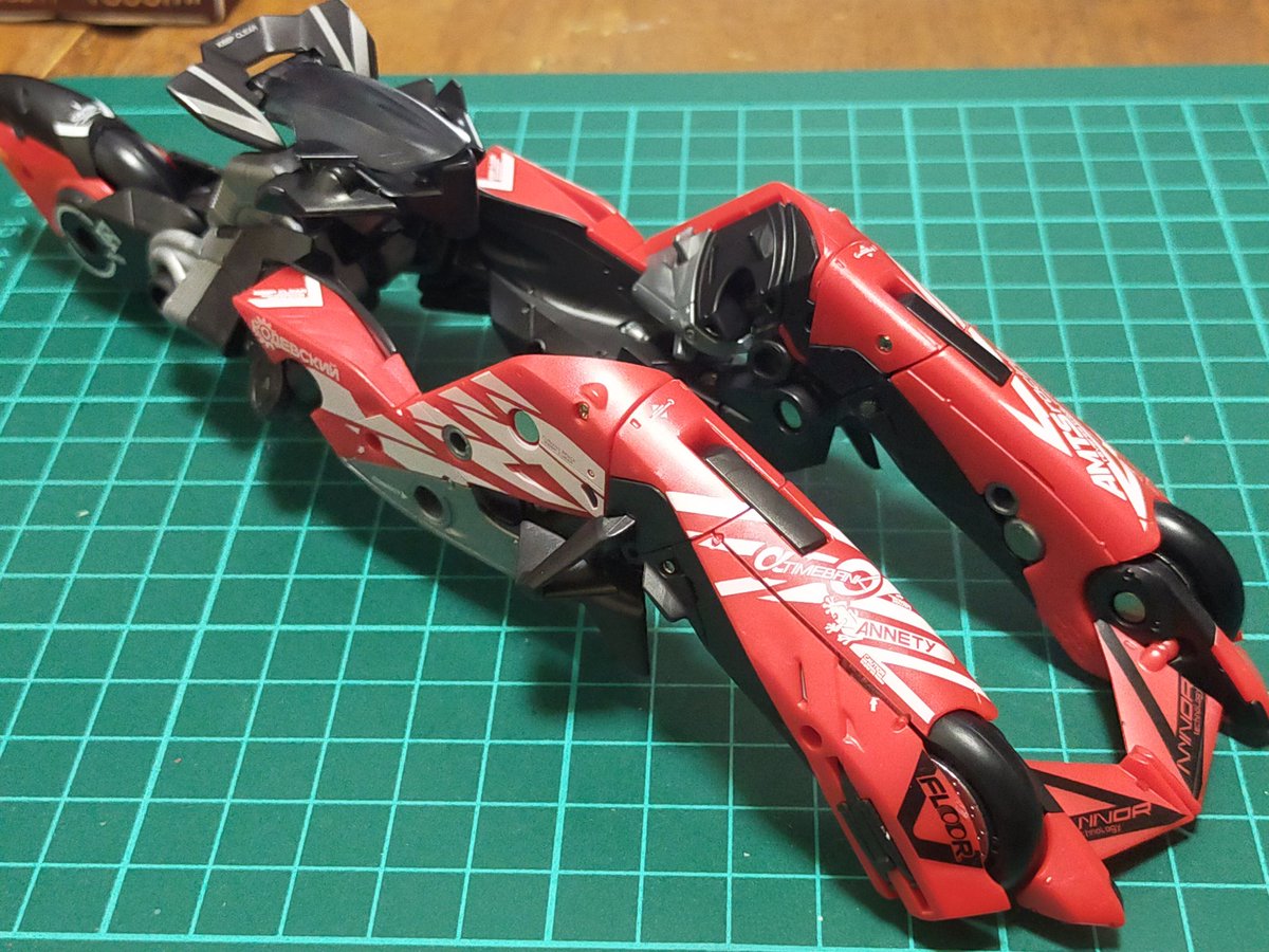 AufEls's tweet image. #52TOYS の #INFINITYBOX より チーターとガゼルの2体
変形難度が過去一ですね…
伸ばしたり捻ったり大変だけどよくこのフォルムに出来るな、
凄い設計だ…
↓で各合体