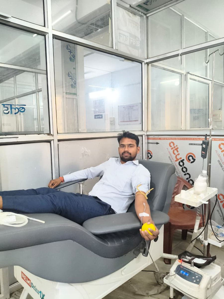 SevaKoderma's tweet image. #Blood #Donors bring #Sunshine. #Rakhtveer member #Akash pandit ji donated #2 time's 0+  blood in #Sadar Hospital Koderma  for a critical #anemic patient #Jai Prakash Prajapati .Hat's off to You.🩸
@hydblooddonors
@BloodDonorsIn
@dckoderma 
@AjitPawarSpeaks
@DrRadhaJi