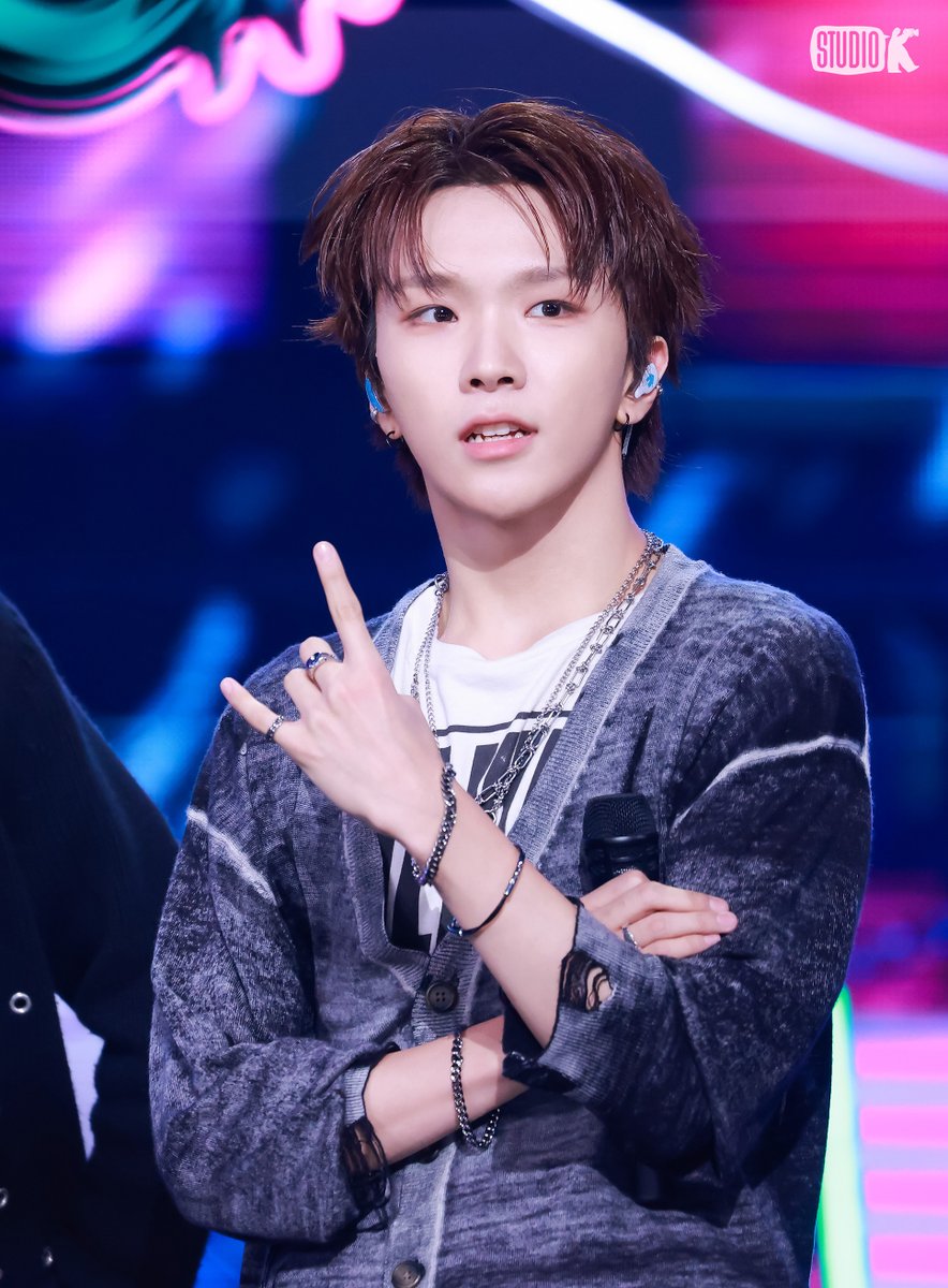KBS Kpop (@studiok_twt) on Twitter photo 🏦 뮤직뱅크 금고 털이 🏦
(Music Bank Behind Photo📸)
#보이넥스트도어 (#BND)
뮤뱅 금고 OPEN✨
<a href="/BOYNEXTDOOR_KOZ/">BOYNEXTDOOR</a>
#BOYNEXTDOOR
#MusicBank #BehindPhoto #StudioK
#뮤직뱅크 #현장스틸 #뮤뱅 #금고털이 🏦 뮤직뱅크 금고 털이 🏦
(Music Bank Behind Photo📸)
#보이넥스트도어 (#BND)
뮤뱅 금고 OPEN✨
<a href="/BOYNEXTDOOR_KOZ/">BOYNEXTDOOR</a>
#BOYNEXTDOOR
#MusicBank #BehindPhoto #StudioK
#뮤직뱅크 #현장스틸 #뮤뱅 #금고털이
