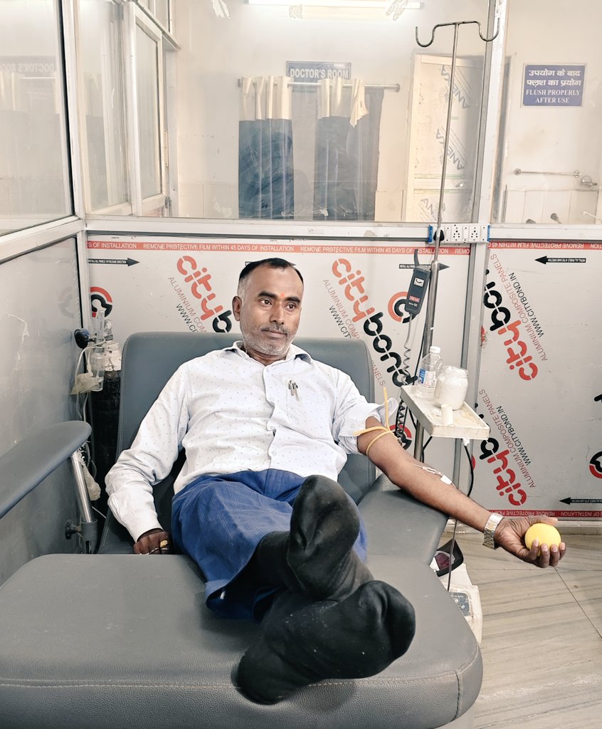 SevaKoderma's tweet image. #Blood #Donors bring #Sunshine. #Rakhtveer member #pankaj modi ji donated #17 time's 0+  blood in #Sadar Hospital Koderma  for a critical #anemic patient #Ashok Malhotra .Hat's off to You.🩸
@hydblooddonors
@BloodDonorsIn
@dckoderma 
@AjitPawarSpeaks
@DrRadhaJi