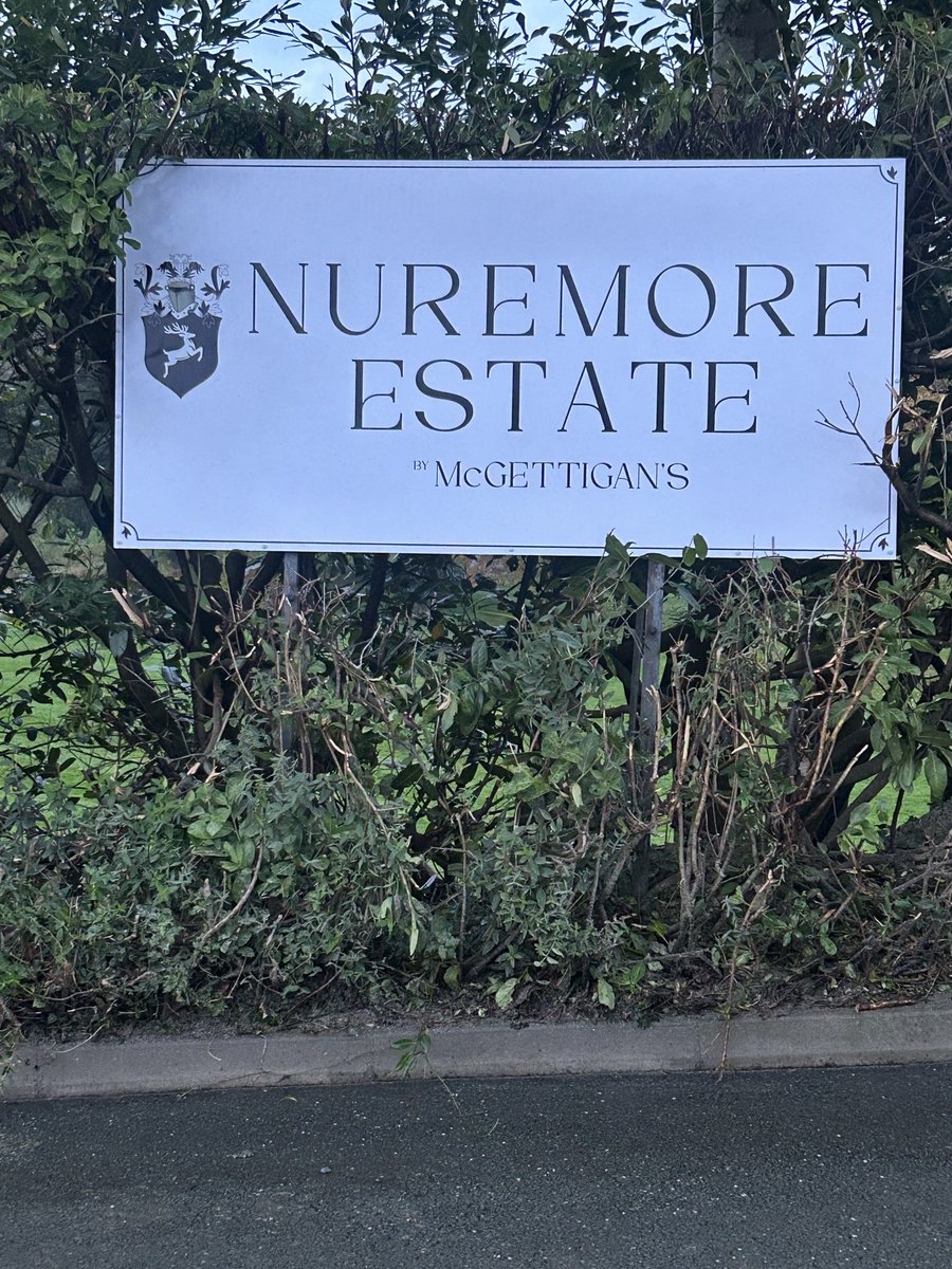 SenRobGallagher's tweet image. Fantastic to see the Nuremore Hotel in Carrickmacross @nuremoreestate back up and running again.
Councillor PJ O&apos;Hanlon and I were delighted to get a quick tour of all the facilities last night.
This is a great boost for the Carrickmacross and the entire region.🏨