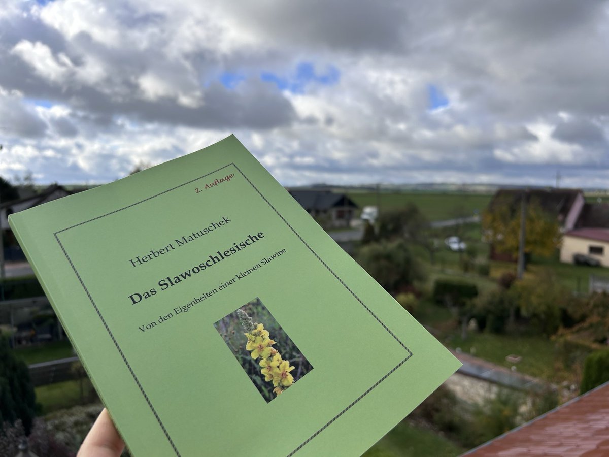 Witōmy we heimatcie!!!
2. auflaga wybitnygo bucha ô ślōnskij gramatyce je endlich wydanŏ we Ôpolu:
Dr. Herbert Matuschek "Das Slawoschlesische. Von den Eigenheiten einer kleinen Slawine", Fundacja Nauki i Kultury na Śląsku, Oppeln 2025 (ôd Prof. Joanna Rostropowicz)
#ślōnskŏgŏdka