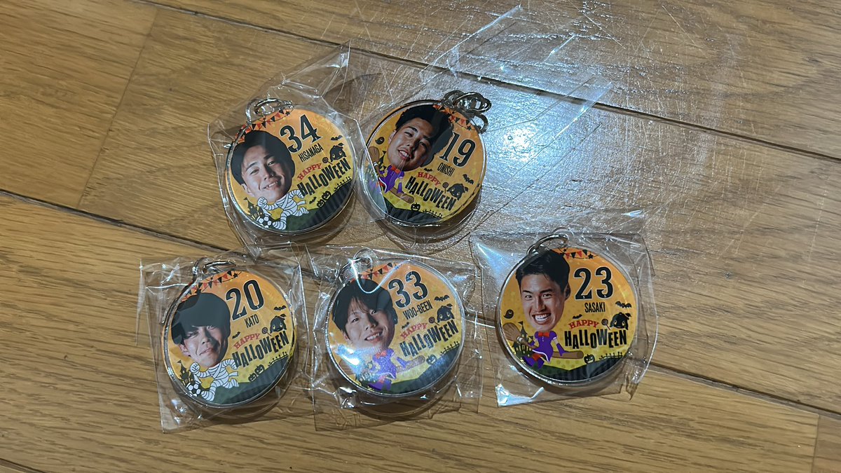 yu2_ri's tweet image. 交換優先でお願いします🙇♀️
求:24,38
譲:画像のもの
#ハロウィンガチャ
#いわきFC
#いわきFCグッズ