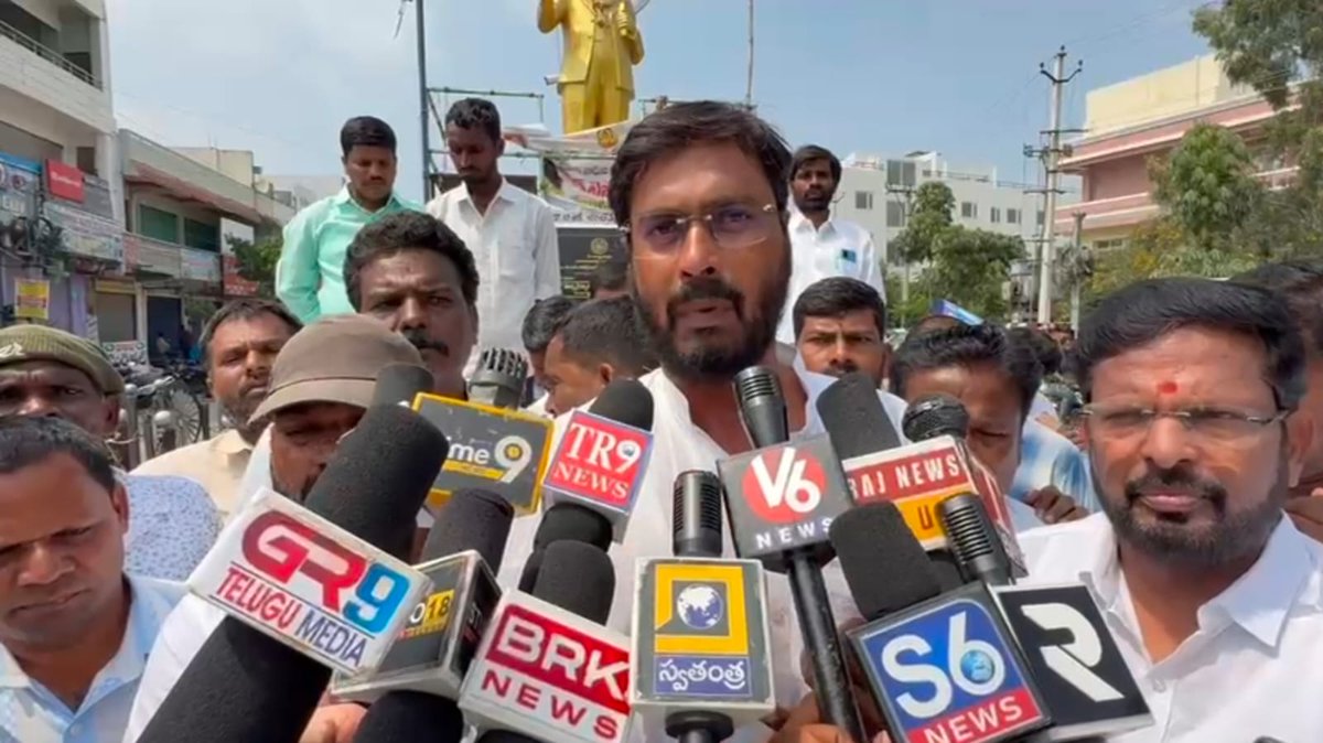 sardark14's tweet photo. గాజ్వె్ల్ పట్టణంలో కాంగ్రెస్ పార్టీ మరియు బీసీ జేఏసీ ఆధ్వర్యంలో  బీసీ బంద్ కు మద్దతుగా ర్యాలీ తో వెళ్ళి బంద్  నిర్వహించడం జరిగింది https://t.co/FjYQPNfue7
