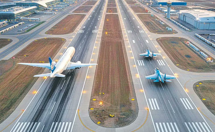 abhinavaduri9's tweet image. #Adilabad Airport Master Plan Ready
3 km runway with night landing facilities
Joint project by Airports Authority of India (#AAI) & #Telangana Govt
Land area: 650 acres
Civil & Air Force aircraft to share a common runway
Designed for Airbus A320 & Boeing 737 operations