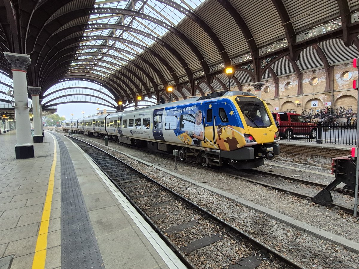 Westfield113594's tweet image. 195 107 Rob Burrow CBE at York Railway Station 18th October 2025 #class195 #RobBurrow
